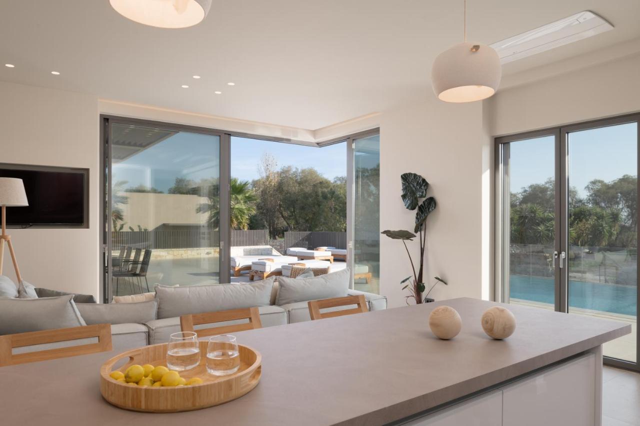 Athina Luxury Villa, With Pool & Walk To The Beach, By Thinkvilla La Canea Exterior foto